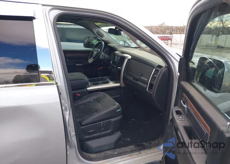 2017 Ram 1500 Laramie 4X4 5'7 Box z USA, uszkodzony, nr VIN 1C6RR7NT2HS719430